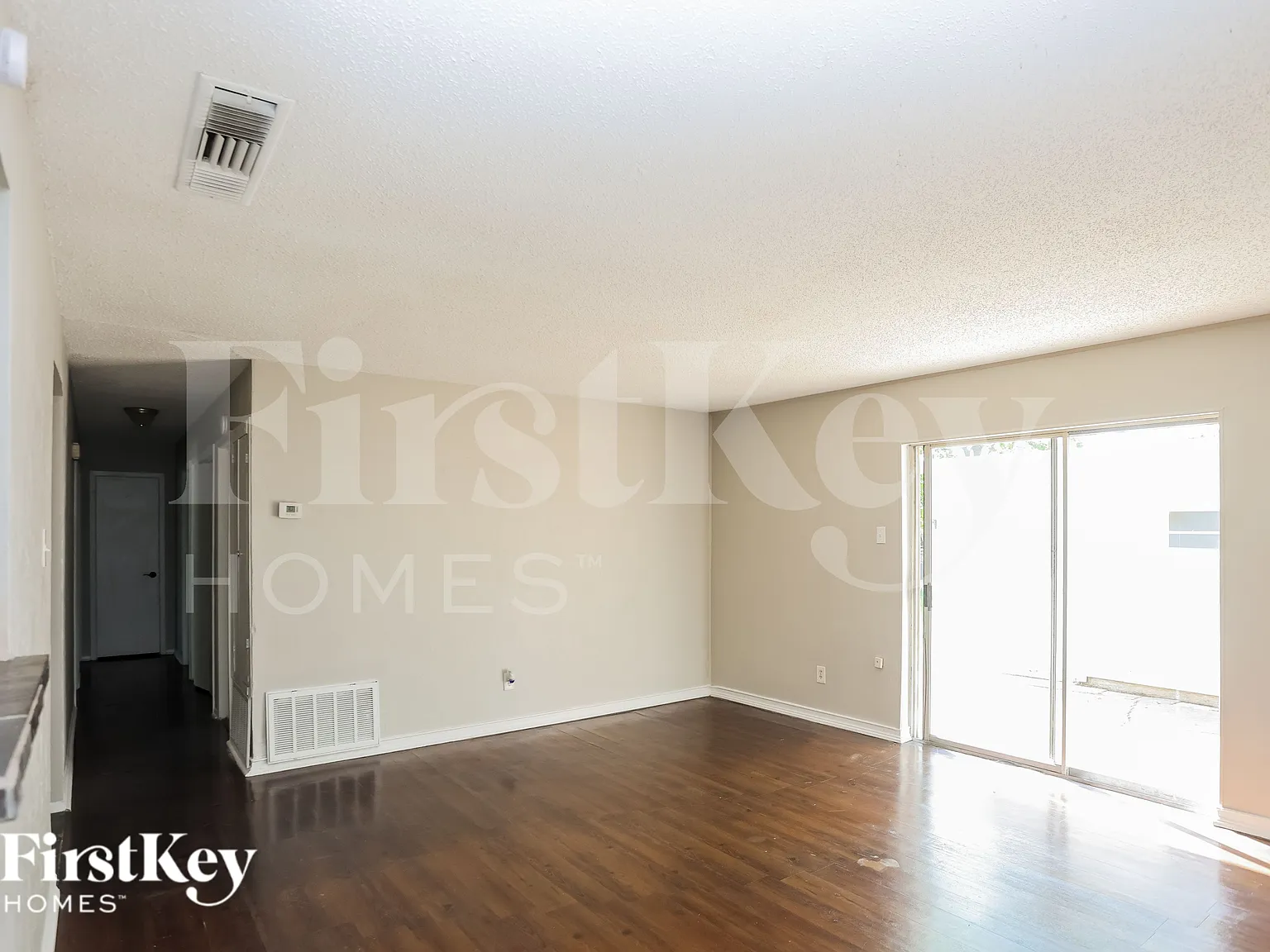 3 bed, 2.0 bath, 1128 sqft, $1,720 — Photo 2