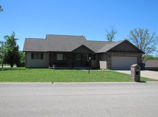 100 Nichols St, Houston, MO 65483