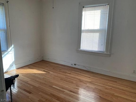 4th image of 51 Riggs Pl