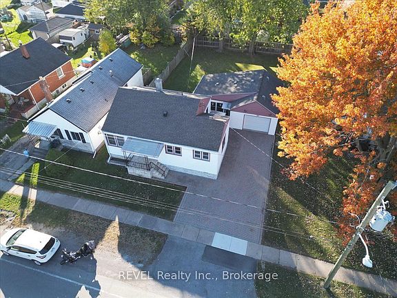 2nd image of 294 Wellington St