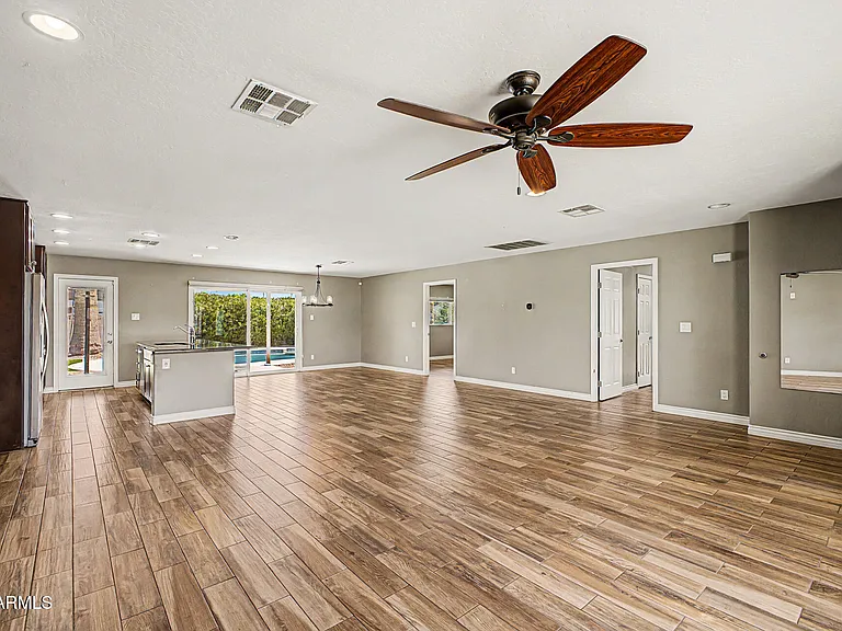 1340 E Donner Dr — Photo 5