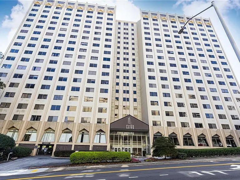 2479 Peachtree Rd NE #1010 — Photo 2