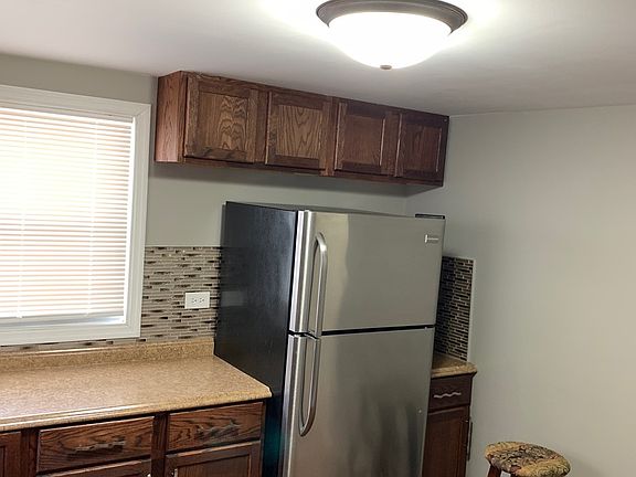 3rd image of 517 N Elmwood Dr
