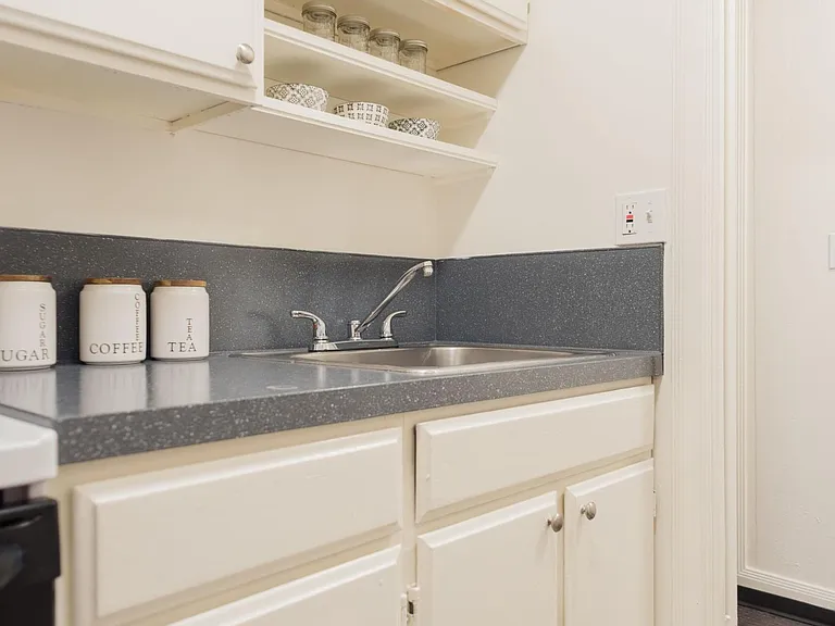 Ongford Apartments — Photo 17