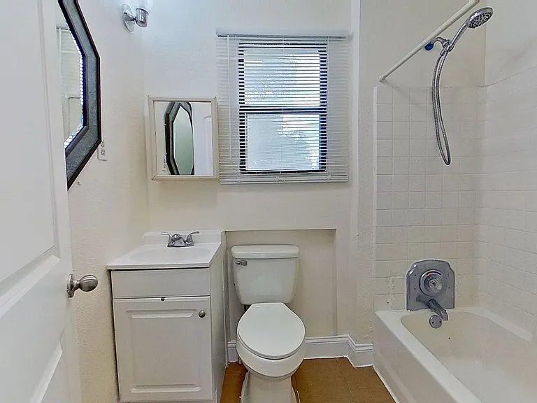 1049 Pippin St — Photo 12