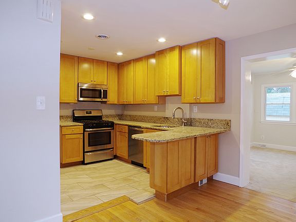 5th image of 6956 Westhampton Dr