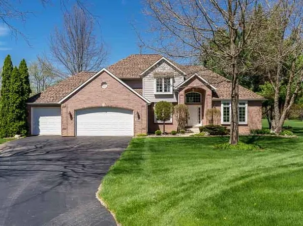 2302 Cairnwell Dr, Belvidere, IL 61008