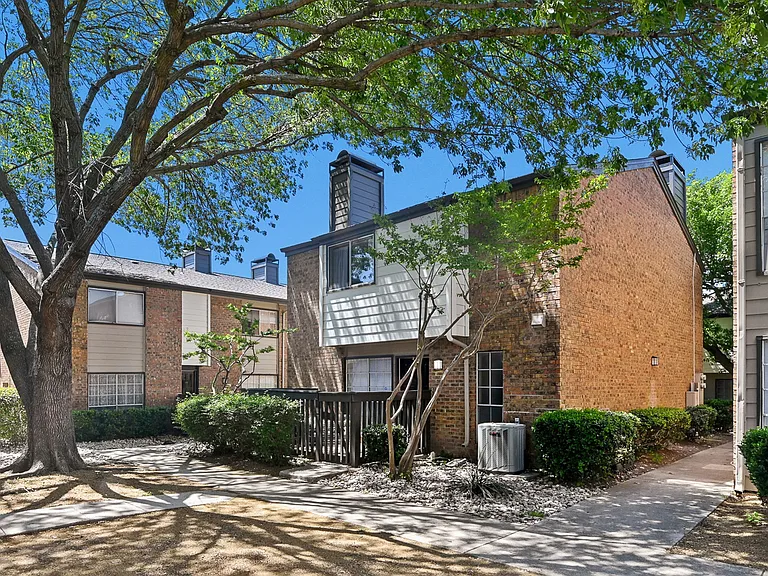 Davenport Apartments — Photo 29
