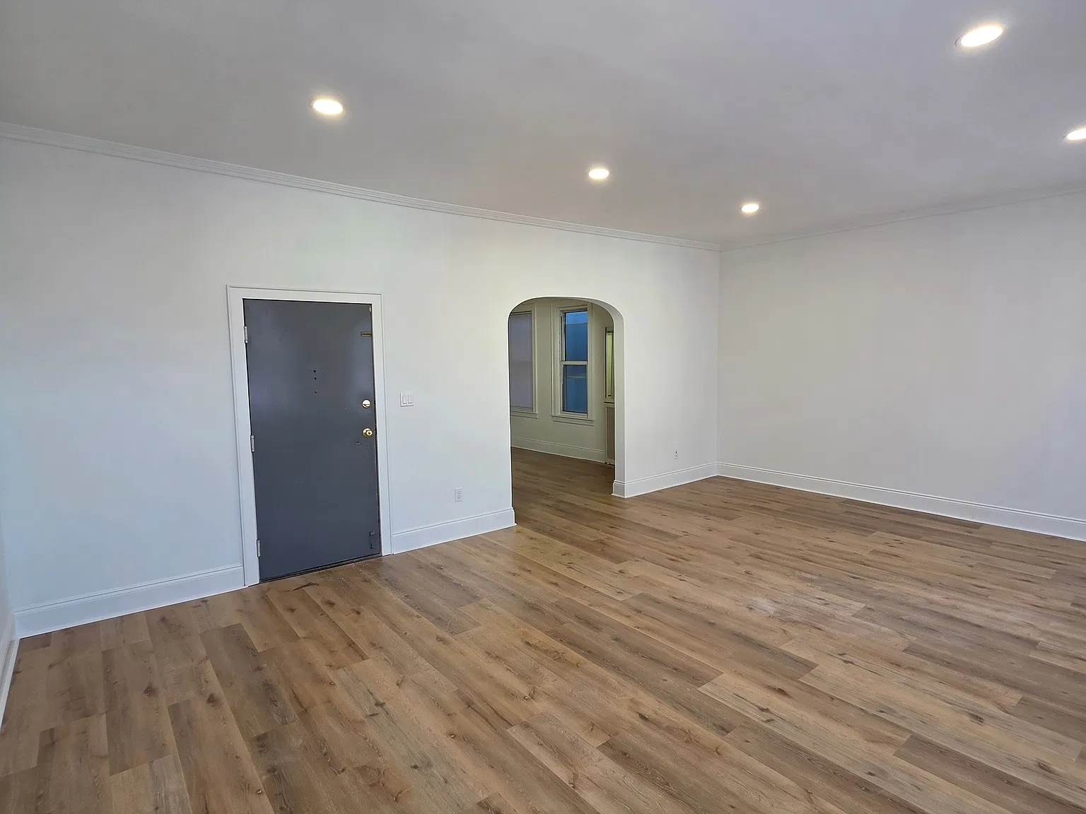 3 bed, $2,950 — Photo 2