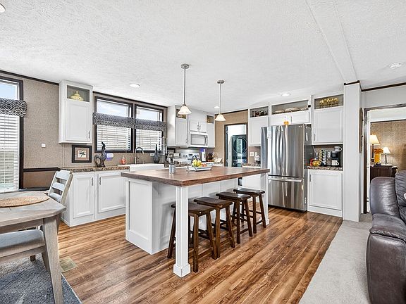 2nd image of 680 Luna Rd