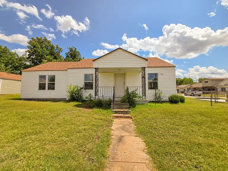 635 W Franklin St — Photo 30