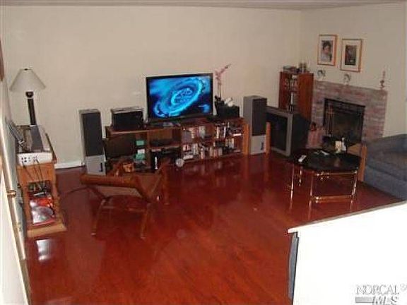 3rd image of 991 Burrell Dr