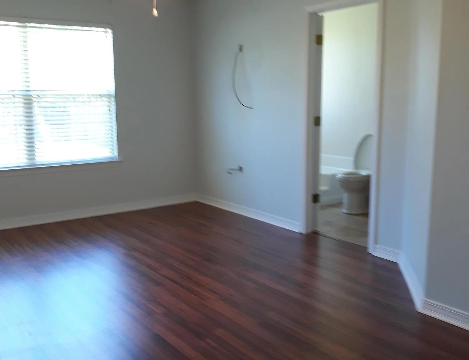 4 bed, 2.0 bath, 2122 sqft, $2,350 — Photo 2