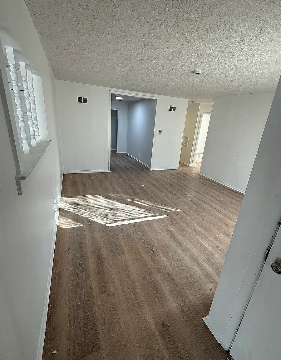 5 bed, 1468 sqft, $1,500 — Photo 1