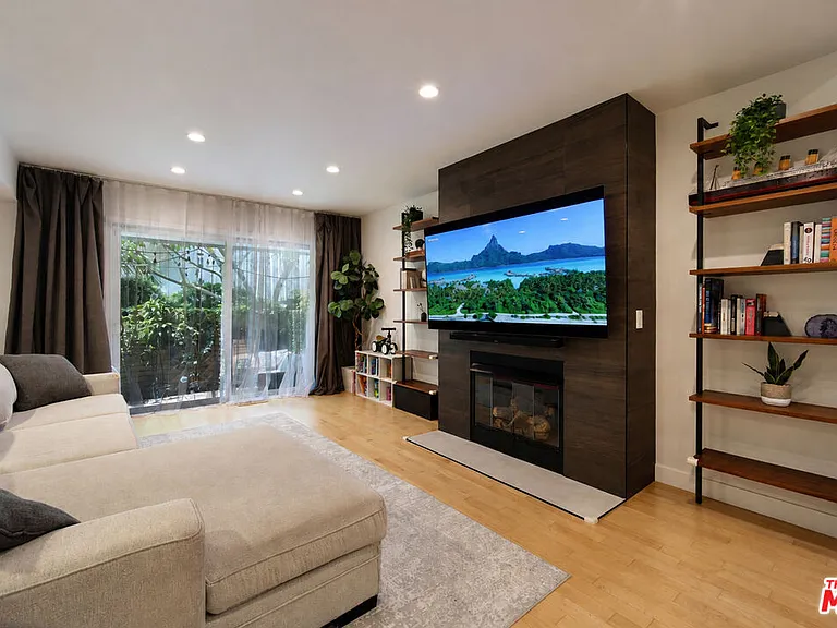 4733 S La Villa Marina #C — Photo 4