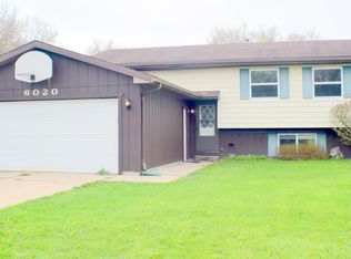 6020 Ellendale Dr, Lansing, MI 48911