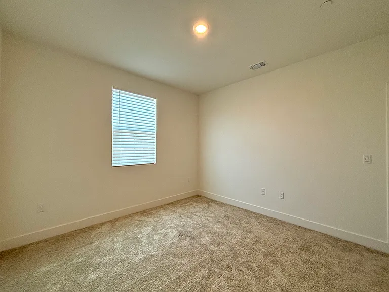 2051 Rosemary Dr — Photo 31