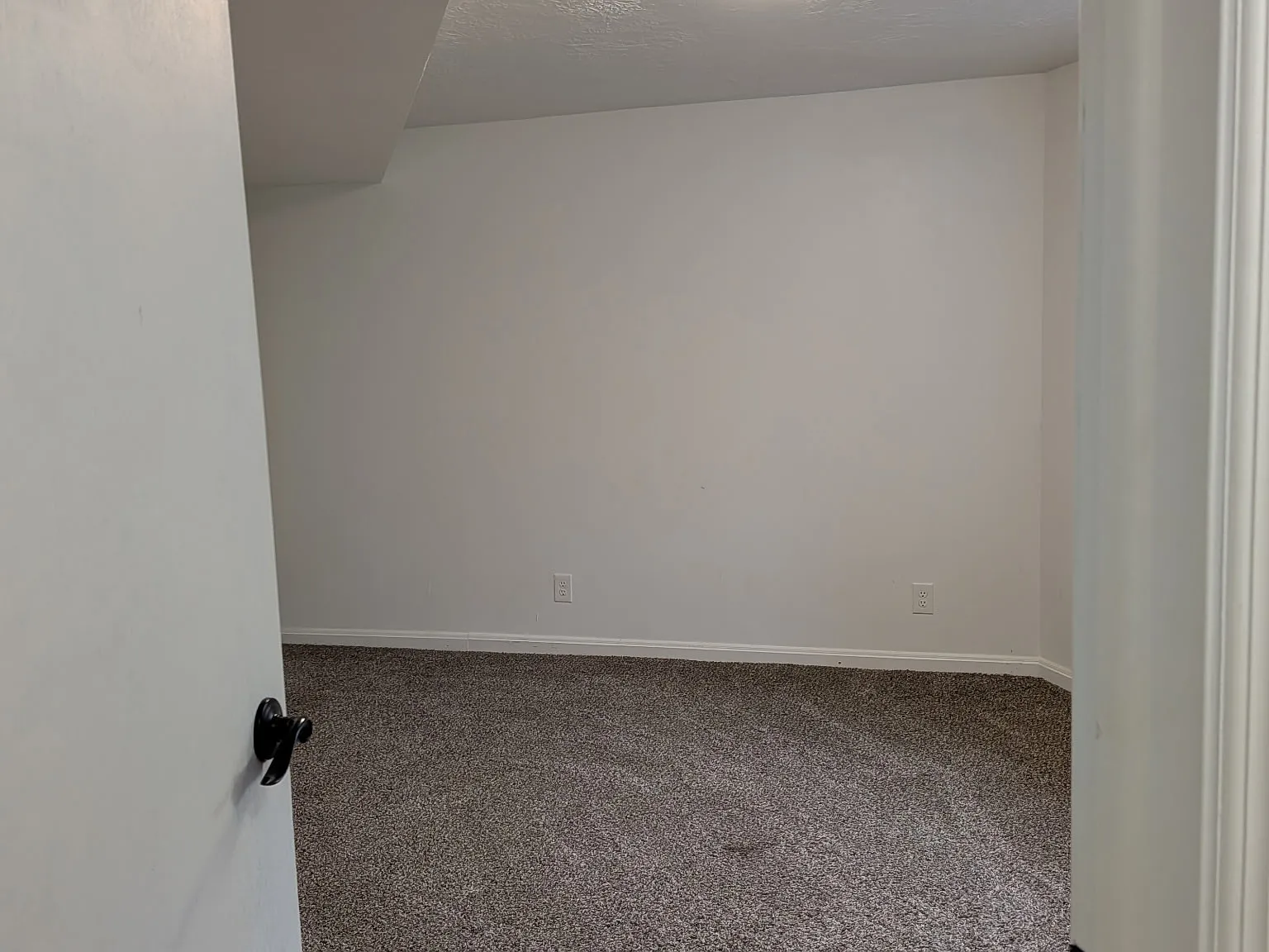 2 bed, 1050 sqft, $1,350 — Photo 4