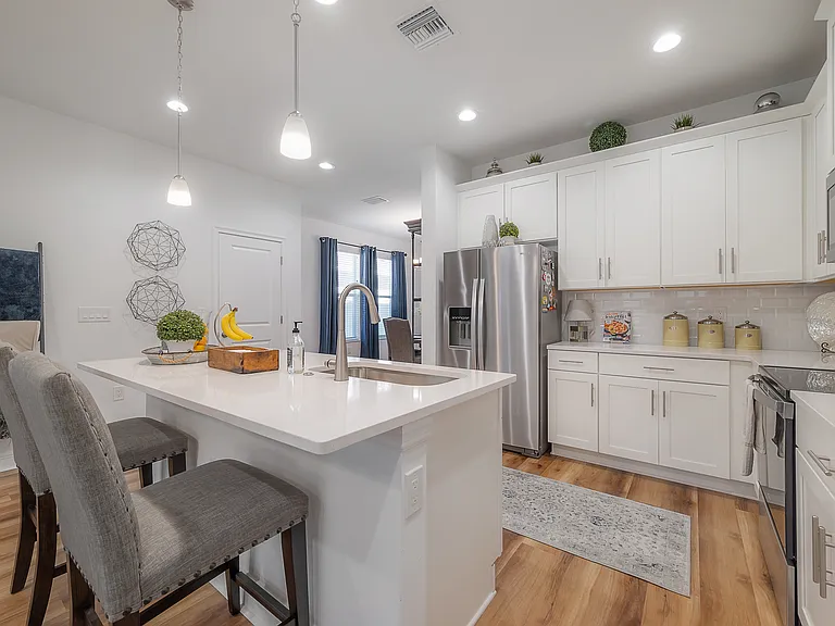 1714 E Lambright St — Photo 10