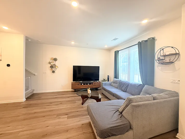3925 E Carmel Privado — Photo 10