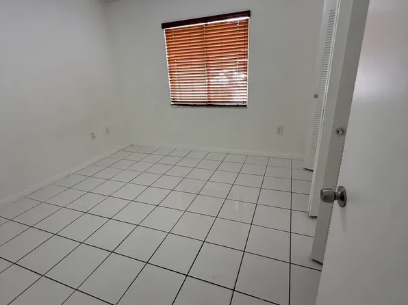 3051 W 76th St, Hialeah, FL