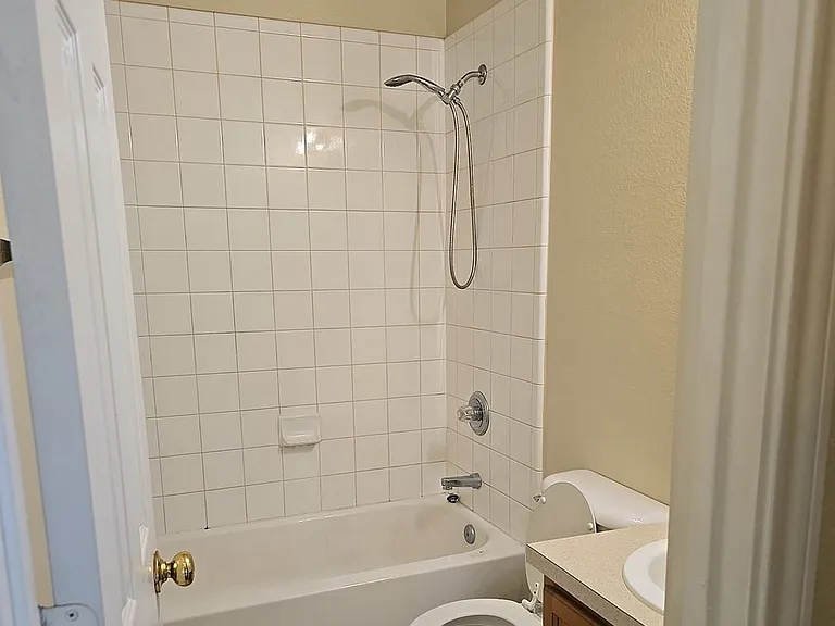 915 Walnut St — Photo 5