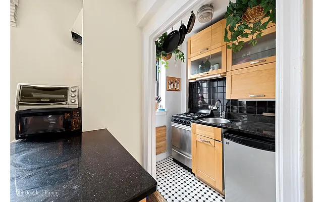 Rented by Douglas Elliman | media 16