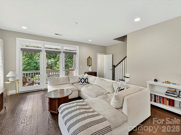 5th image of 131 Grandin Rd