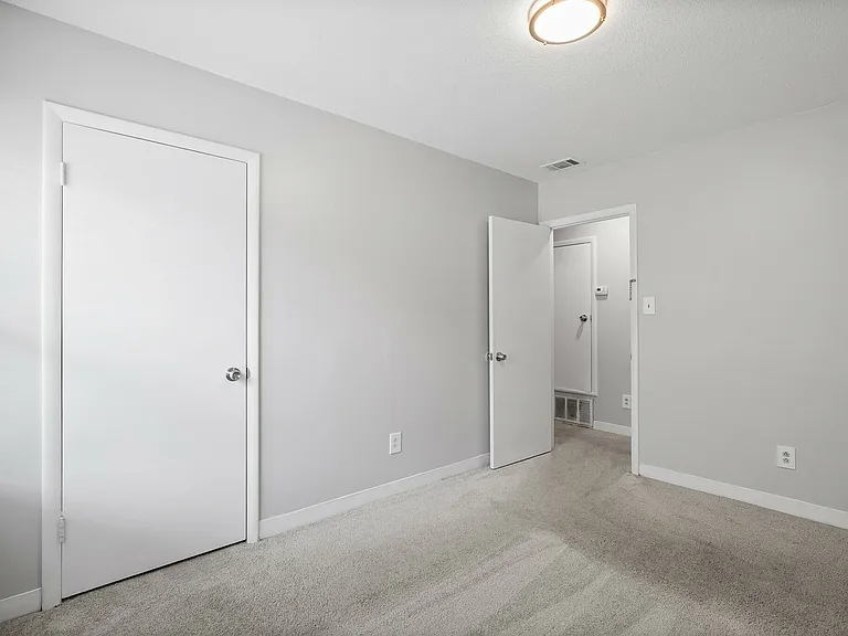 Valley Bend Apartments — Photo 10