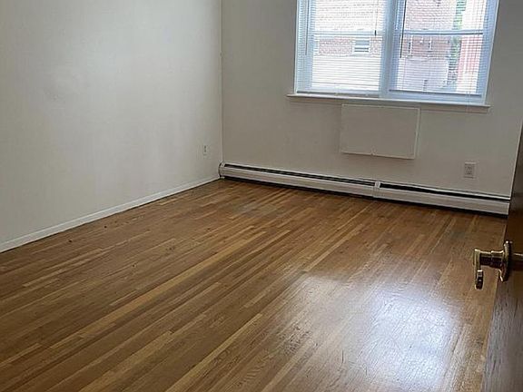 4th image of 1640 Bayview Ave #1
