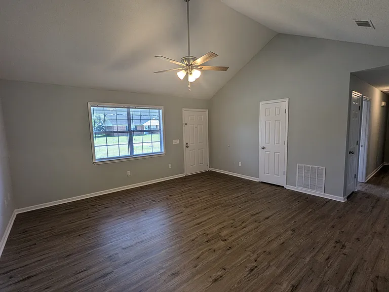 177 Sheila Dr — Photo 2