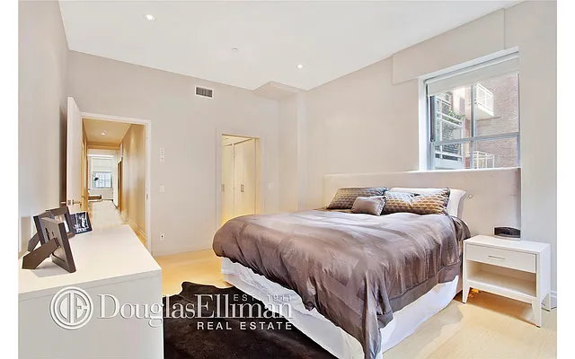 Rented by Douglas Elliman | media 20