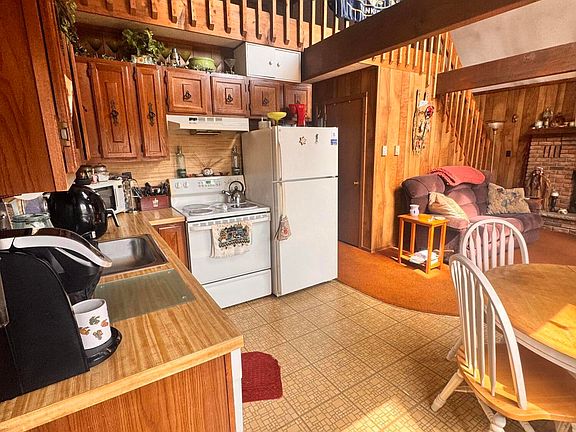 5th image of 166 Dover Dr