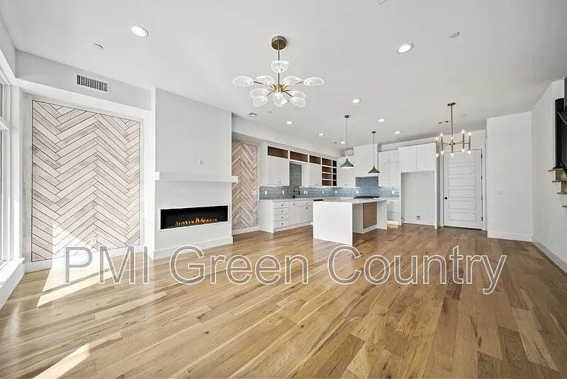 3 bed, 2.5 bath, $2,725 — Photo 4