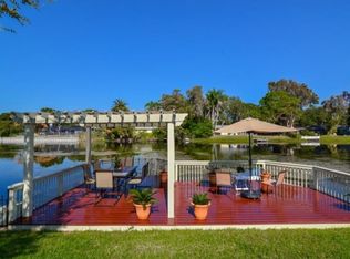10865 Clara Ln, Saint Petersburg, FL 33708