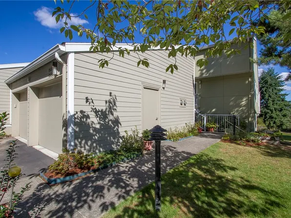 15670 NE 70th Ct #15670, Redmond, WA 98052