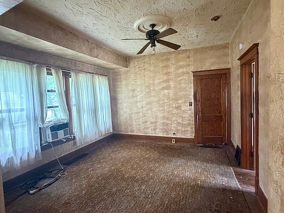 3rd image of 105 N Center St