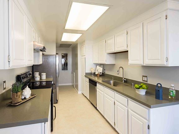 5th image of 40 Teralynn Ct