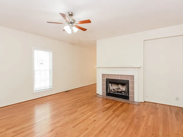 4118 Huntcliff Dr — Photo 6