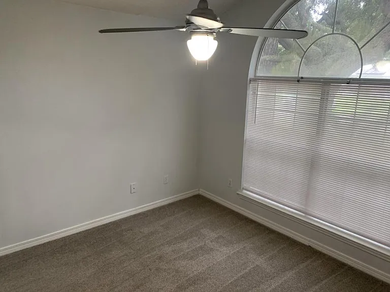 3236 Maplewood Dr — Photo 10