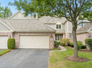 2818 Pawnee Cir, Glenview, IL 60026