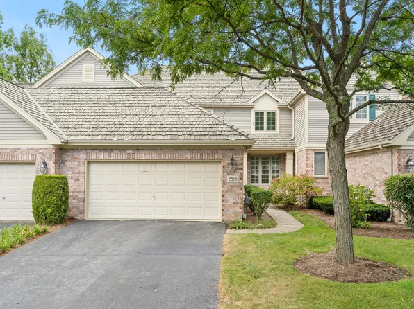 2818 Pawnee Cir, Glenview, IL 60026