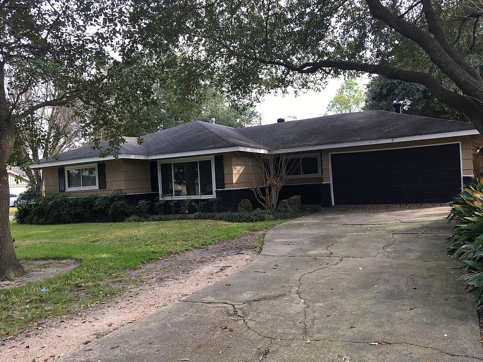 Front yard 
