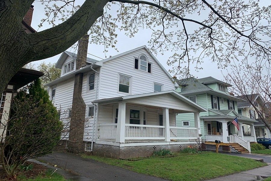 2nd image of 584 Melville St