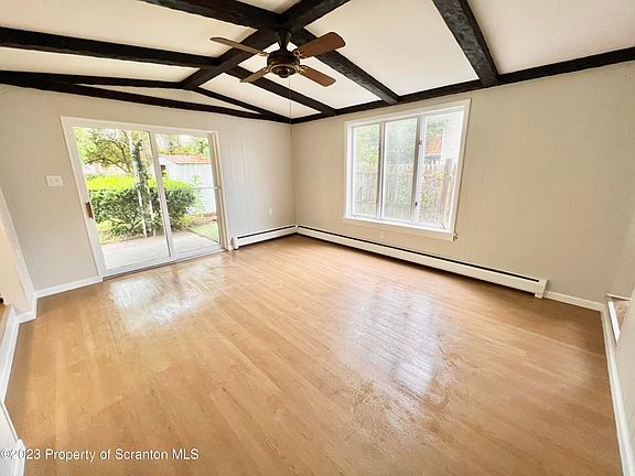 5th image of 305 S Hyde Park Ave