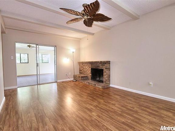 4th image of 17 Elton Ct
