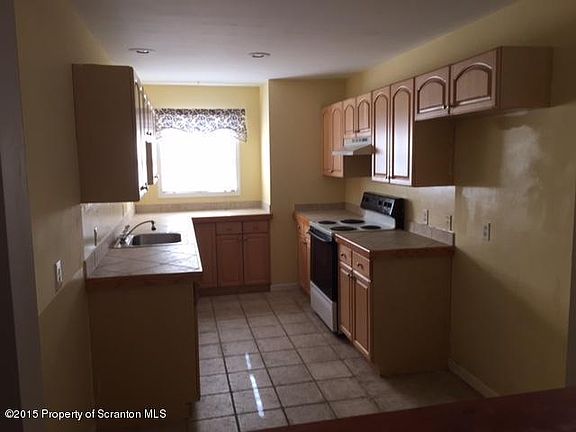 3rd image of 4012 Pond View Dr