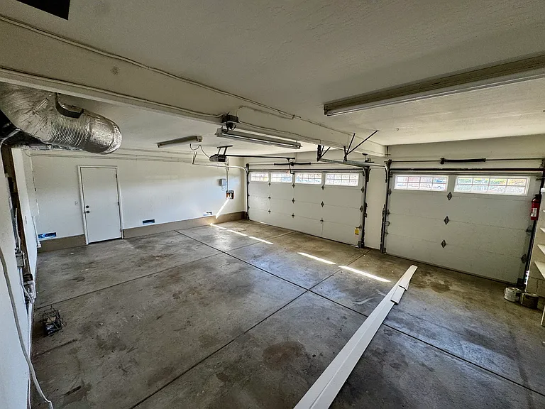 1318 Deb Ct — Photo 23