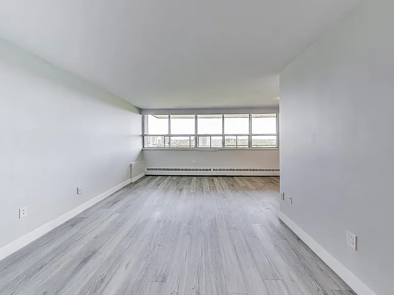 65 Thorncliffe Park Dr #1404 — Photo 12