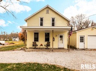 108 W B St, Delavan, IL 61734